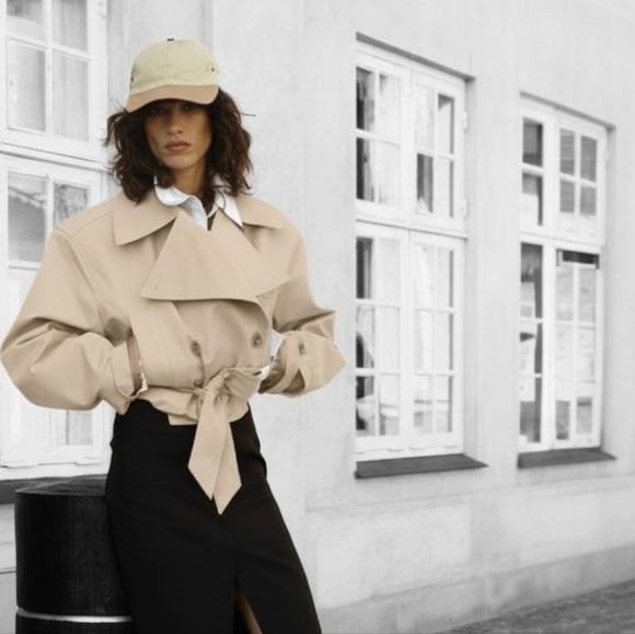 Cropped Oversized Beige Trench Coat - Picture 5 of 16